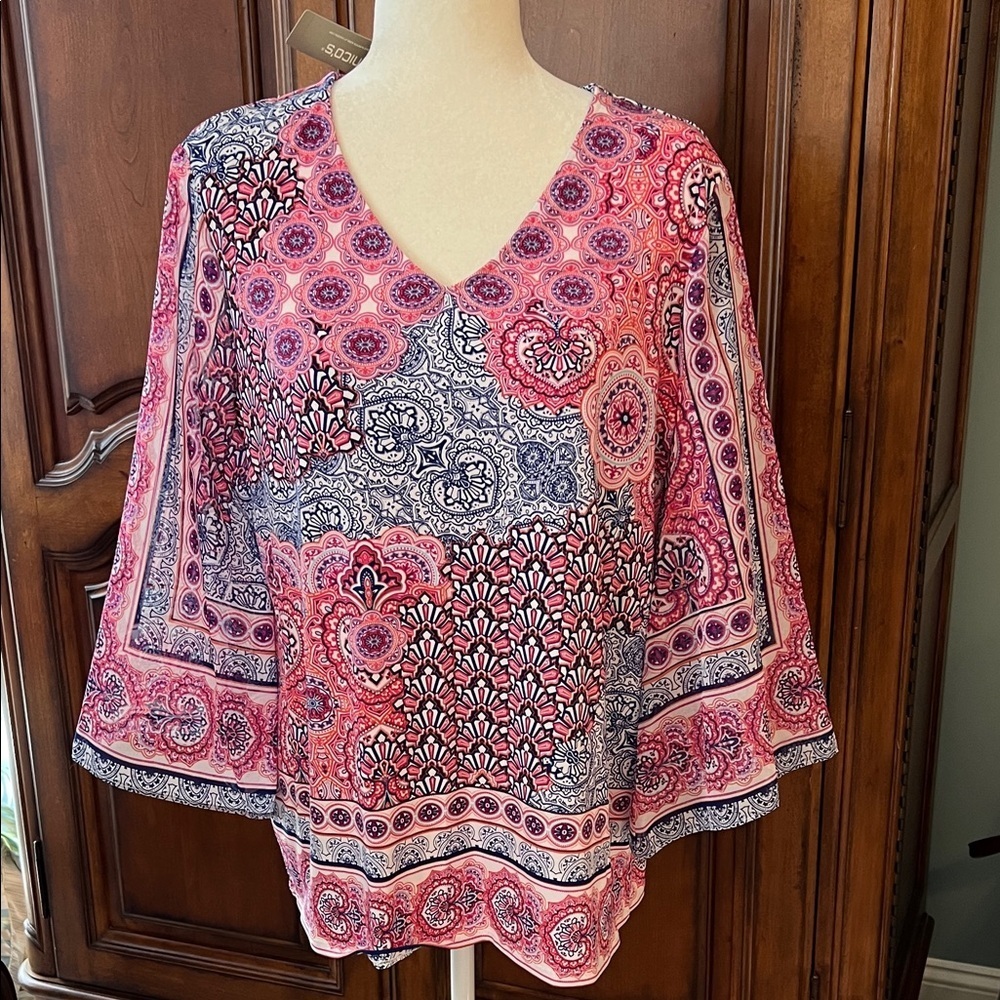 Chico's precious tile kimono sleeve top. Patterned V-Neck, 3/4 in sleeve, NWT